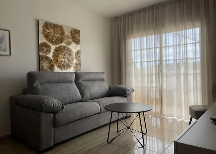 2 Bdr In Mar Pm120 Pool Parking