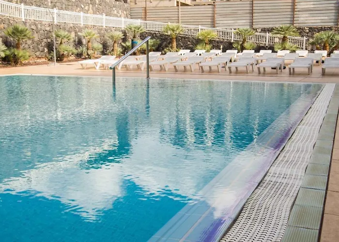 2 Bdr In Mar Pm120 Pool Parking *