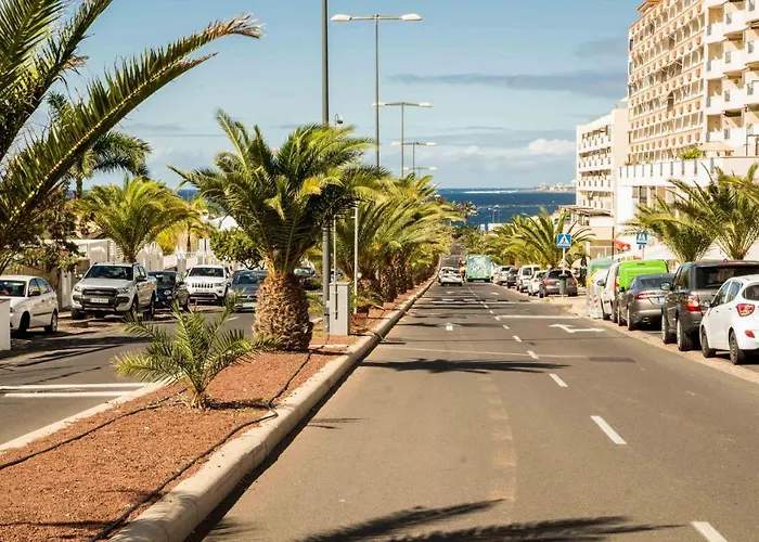 2 Bdr In Mar Pm120 Pool Parking