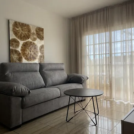 2 Bdr In Mar Pm120 Pool Parking